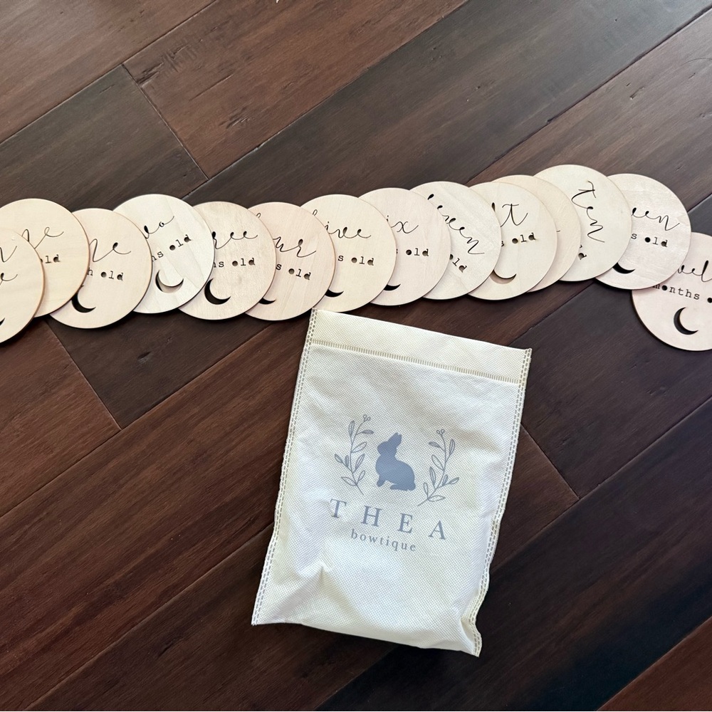 Thea Bowtique Wooden Milestone Discs